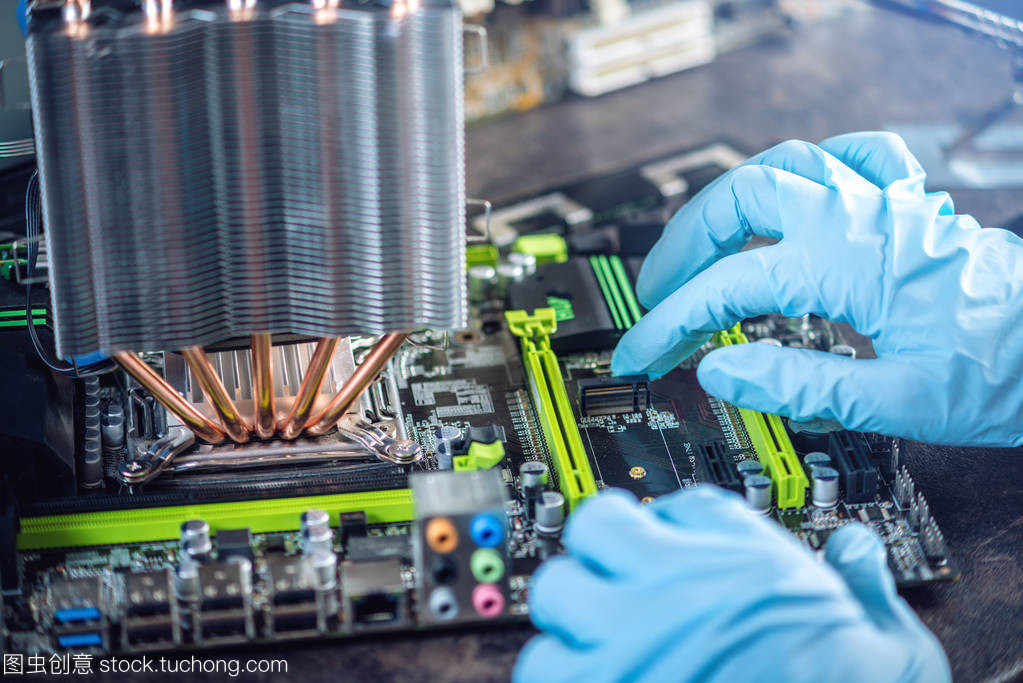 科技维修新纪元 工程师手套计算机在芯片故障检测中的应用