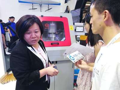 如e定制 互联网+雕刻机器人，引领在线加工饰品新潮流